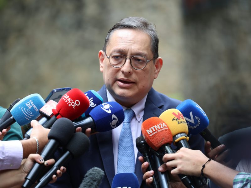 Defensa de González Urrutia ofrece declaraciones a la prensa en Caracas