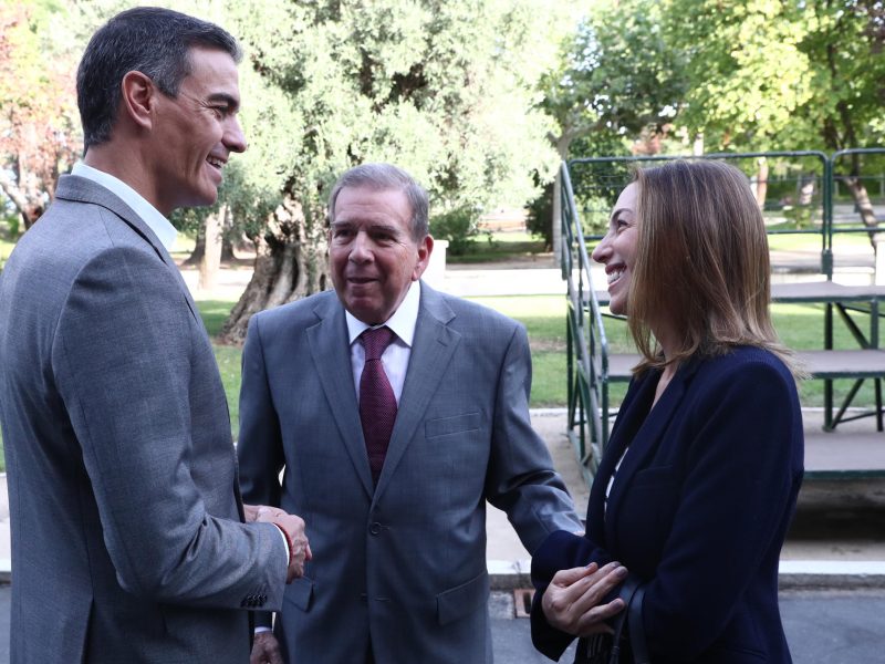 Pedro Sánchez recibe a Edmundo González a quien promete trabajar por la democracia en Venezuela