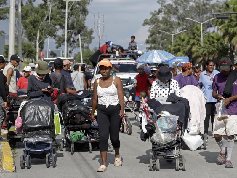 Migrantes desde el centro de México piden a Sheinbaum libre tránsito y trato digno