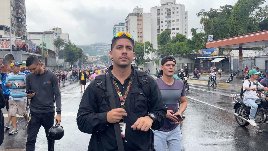 Periodista Luis Gonzalo Pérez anuncia que se fue al exilio por amenazas del gobierno