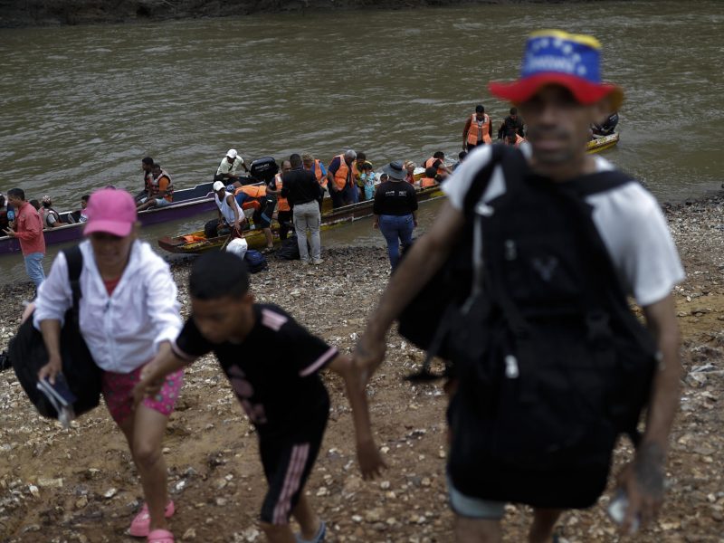 "Hicieron trampa, la peor trampa del mundo", lamenta una migrantes venezolana tras cruzar el Darién