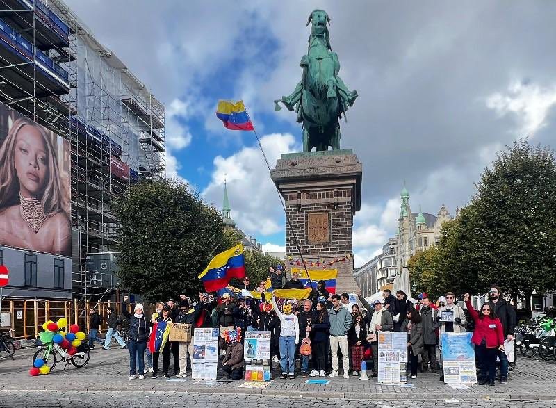 Migrantes venezolanos de Japón a Europa se suman a protesta mundial