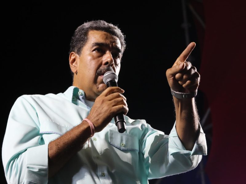 Maduro asegura que Machado prepara su salida de Venezuela