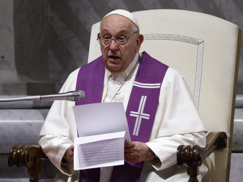 El papa pide a los participantes que eviten que el Sínodo sea un "diálogo entre sordos"