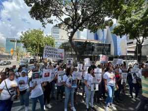 Familiares de presos políticos denunciaron que han ingerido comida en mal estado