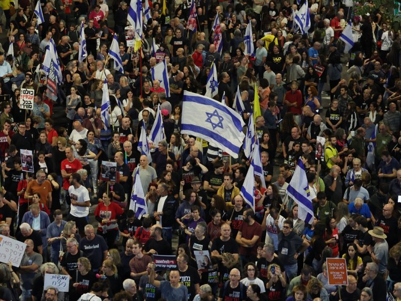 Protesta en Tel Aviv para pedir el alto el fuego en Gaza y la liberación de los rehenes