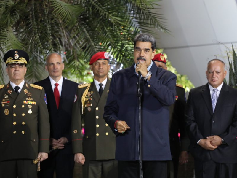 Maduro dice que "nadie vetará ni callará al país" a su regreso tras cumbre de los BRICS