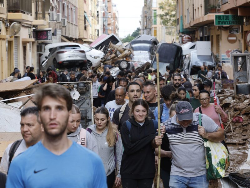 Valencia intenta volver a la normalidad tras la DANA