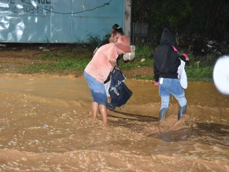 Un fallecido, vías inudandas y casas anegadas por lluvias en Lara