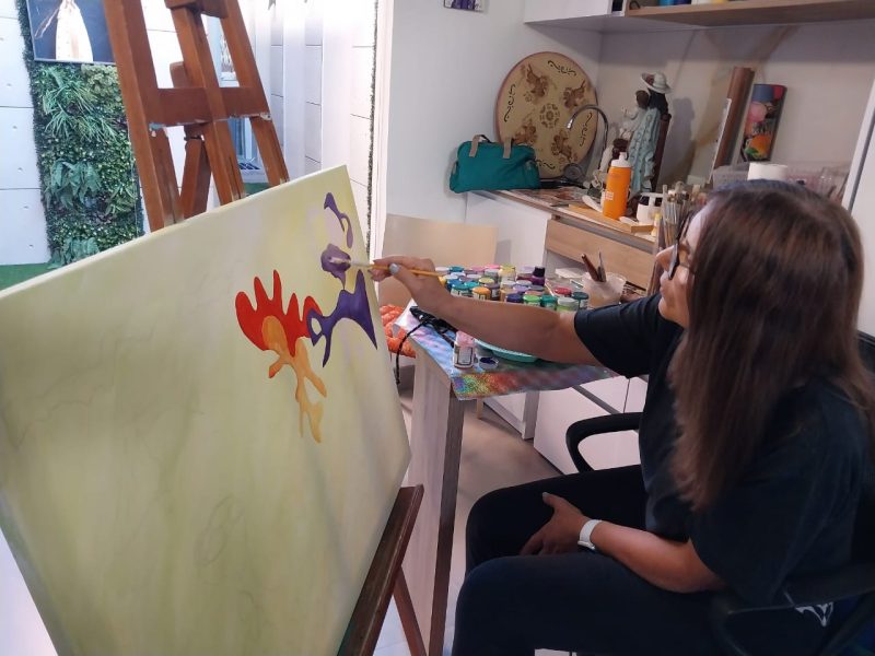 Artista plástica "Macu" Rodríguez exhibirá sus obras "Camino al sur"