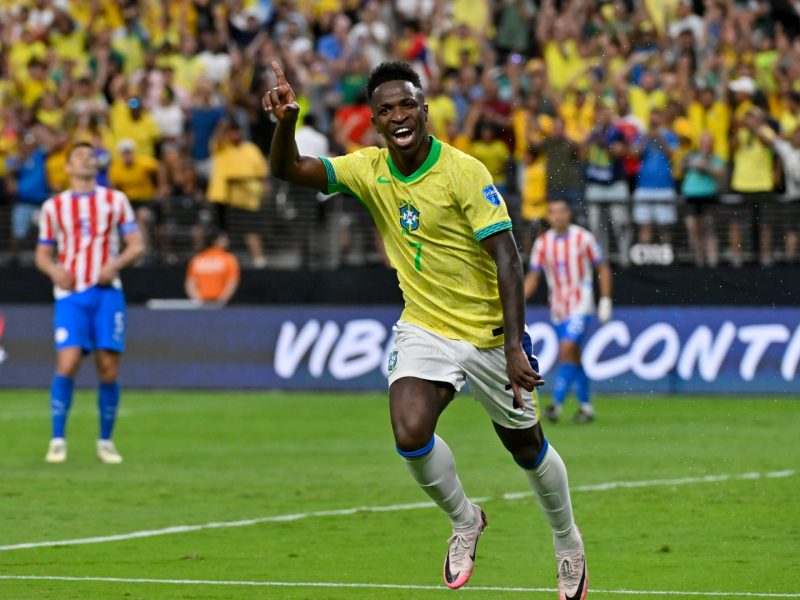 Dorival Júnior confirma el once titular ante Venezuela con Vinícius, Raphinha y Savinho
