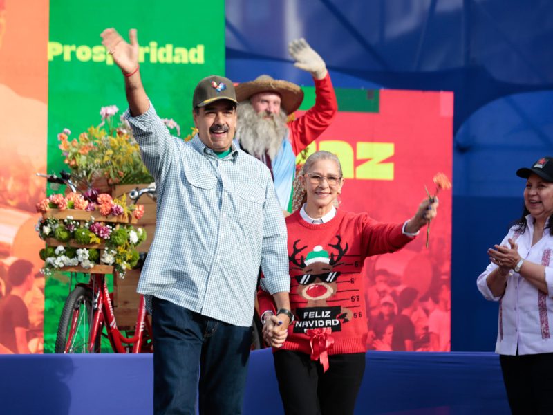 Chavismo también sale a la calle para apoyar a Maduro