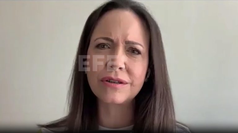 Machado dice que militares y personal electoral cooperaron para obtener actas de votación