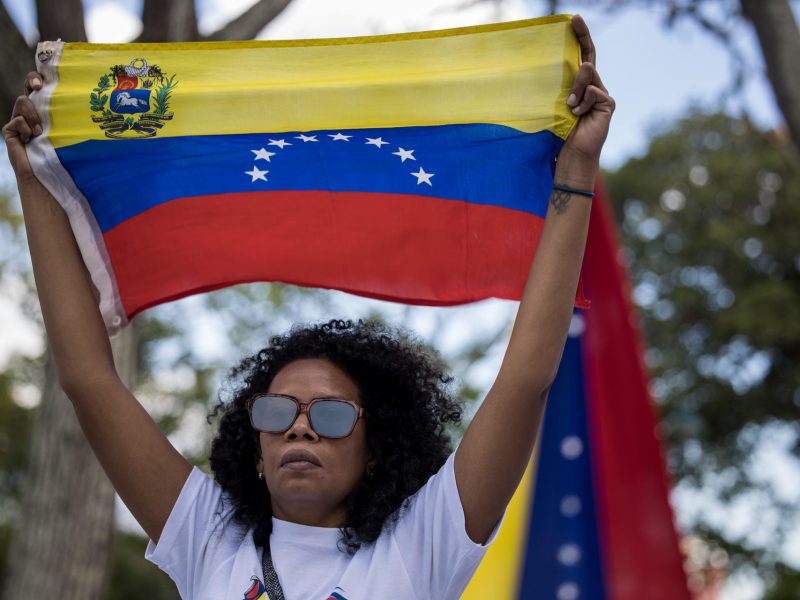 Chavismo inicia marcha en Caracas en apoyo a Nicolás Maduro