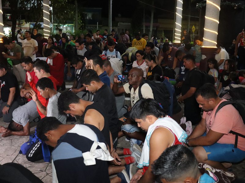 Caravana migrante sale del sur de México hacia EE.UU. a una semana del regreso de Trump