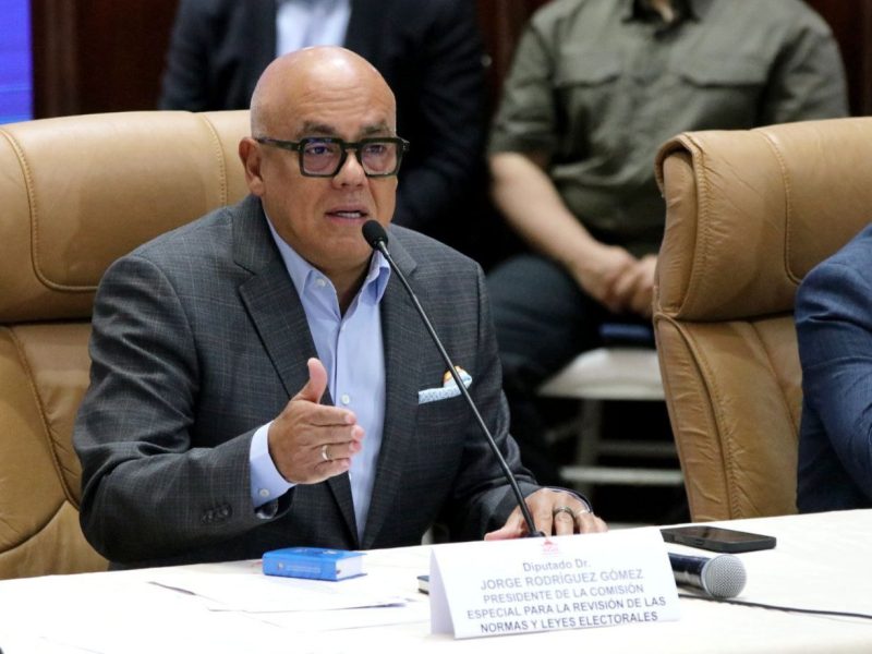Rodríguez defiende cambios a la ley de partidos políticos poco antes de hacer elecciones