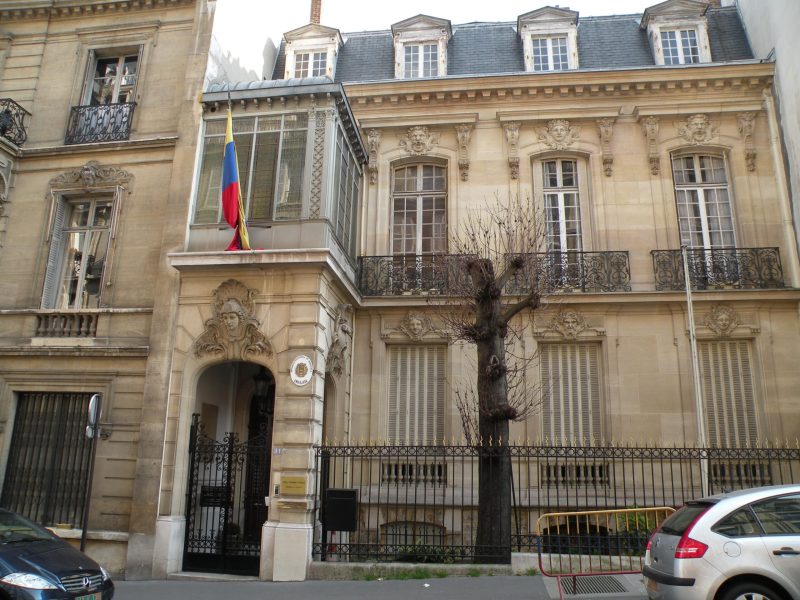 Francia ordena a Venezuela reducir su personal diplomático en París