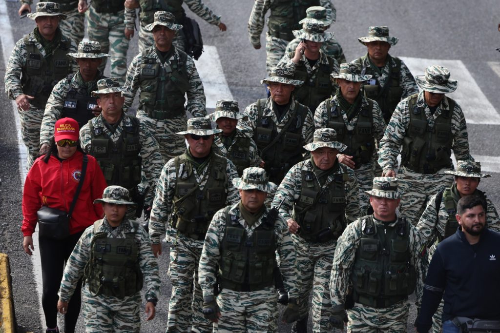 Condenas de cárcel a militares busca enviar un mensaje de control, señalan analistas 