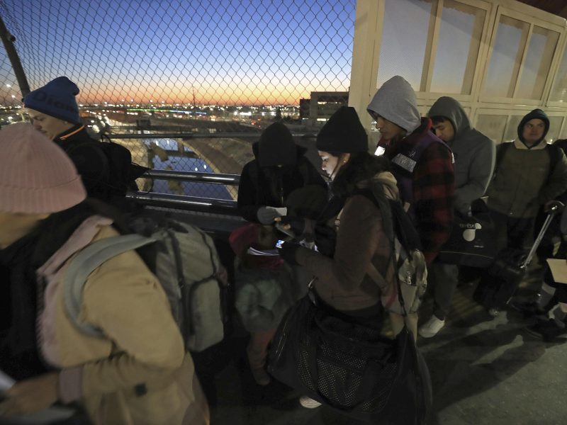 Primeras redades antiinmigrantes de Trump dejan 538 detenidos y cientos de deportados