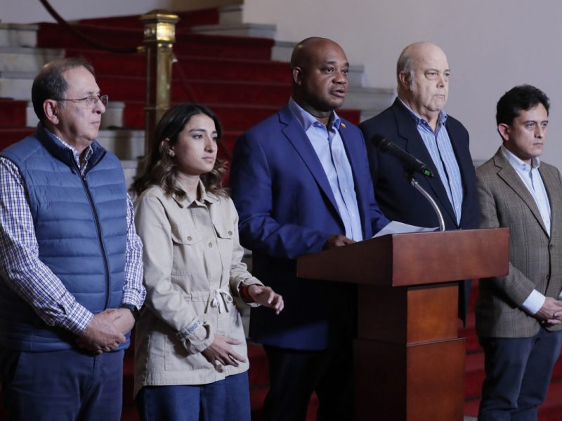 El Gobierno colombiano da por "superado el impasse" que provocó una crisis con EE.UU.