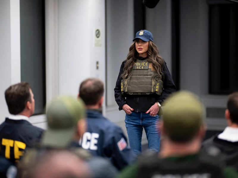 Secretaria de Seguridad Nacional dirige las primeras redadas de inmigrantes en Nueva York