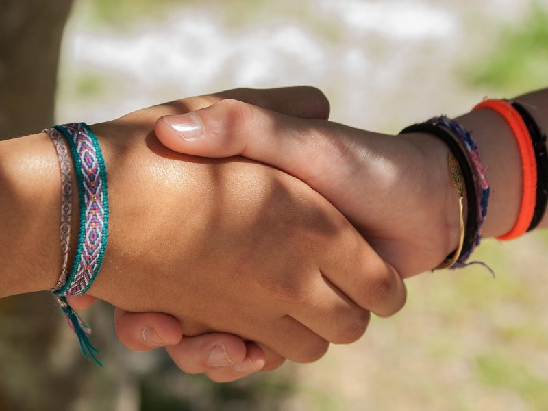 Reparar el vínculo: la comunicación entre padres, madres y adolescentes