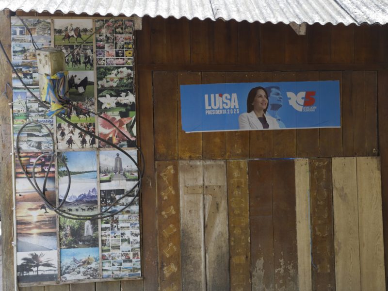 Presidente de Ecuador vota este domingo en Olón, comuna en la costa Ecuatoriana