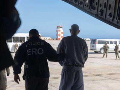 Un juez federal impide traslado de tres venezolanos a Guantánamo