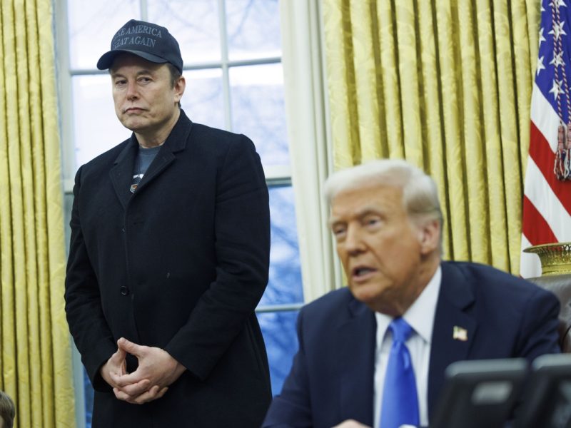 El presidente de EE UU, Trump, se reúne con Elon Musk en el Despacho Oval