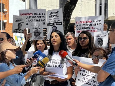 La protestesta se efectuó frente a la sede de la Fiscalía