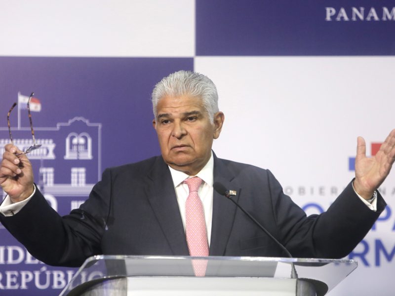 Panamá devolverá a 119 migrantes deportados desde EEUU tras servir como "puente"