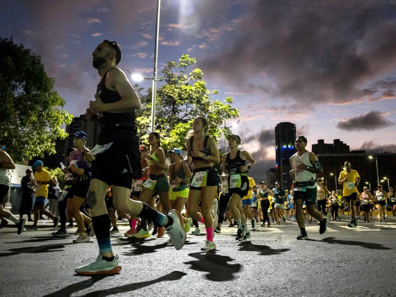 Brasileño Johnatas Cruz y venezolana Magaly García ganan Maratón CAF 2025