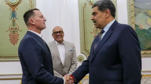 Politólogos no dan por cerrada vía diplomática entre EEUU y Miraflores pero tampoco descartan mayor escalada militar 
