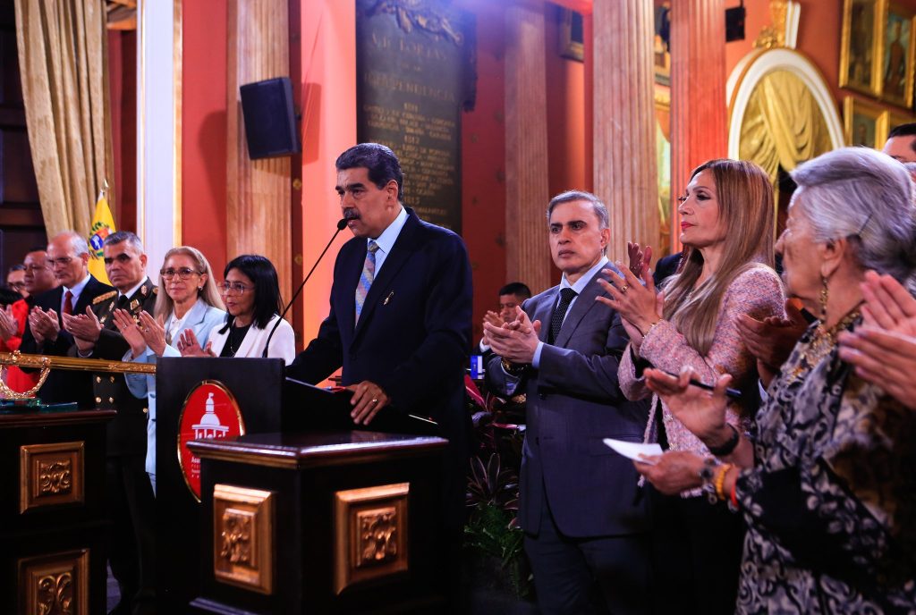 “Antifascismo” y poder comunal en la reforma constitucional: implicaciones según politólogos