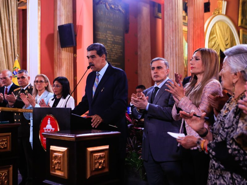 “Antifascismo” y poder comunal en la reforma constitucional: implicaciones según politólogos
