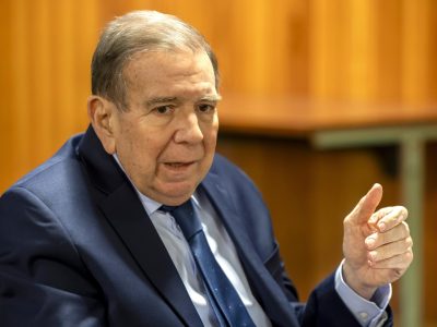 Edmundo González informa que fue hospitalizado por baja tension