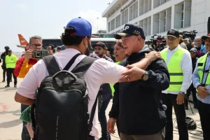 Llega tercer grupo con 242 venezolanos deportados: hay mujeres y niños