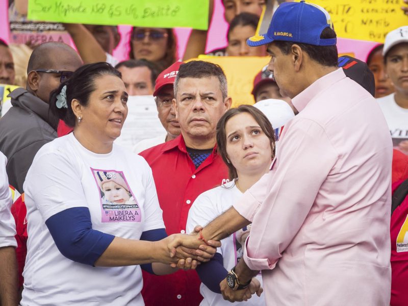 Madre de niña venezolana retenida en EE.UU. confía en gestión de Maduro para su devolución