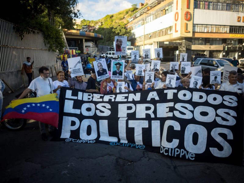 Llorens agrega la importancia de tener siempre a los presos políticos en el radar