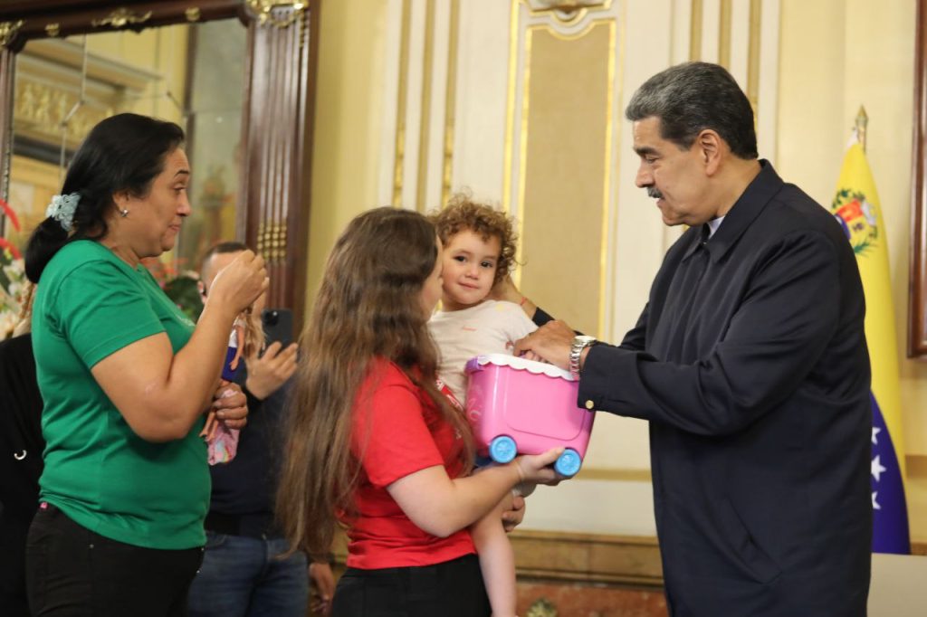 Maduro agradece a Trump por el regreso a Venezuela de niña separada de su madre en EE.UU.