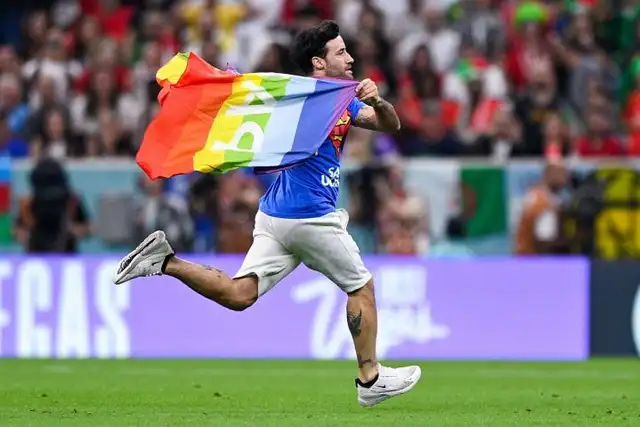 <em> Activista por la paz en Qatar 2022. Foto: difusión.</em>   ” title=”<em> Activista por la paz en Qatar 2022. Foto: difusión.</em>   “/><figcaption class=