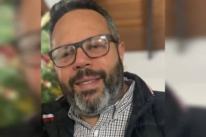 Su familia no ha podido verlo desde su detención