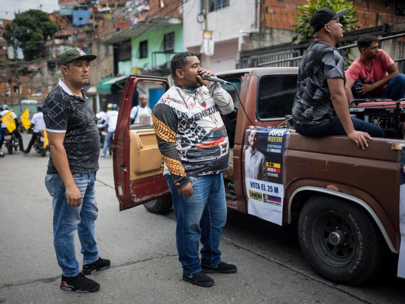 Caras conocidas se apartan de la coalición opositora para retar al chavismo