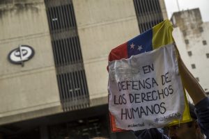 Juristas señalan que decreto de conmoción exterior no se justifica y expresan preocupación por DDHH