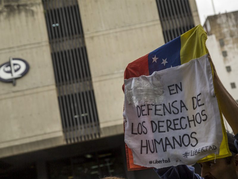 Juristas señalan que decreto de conmoción exterior no se justifica y expresan preocupación por DDHH