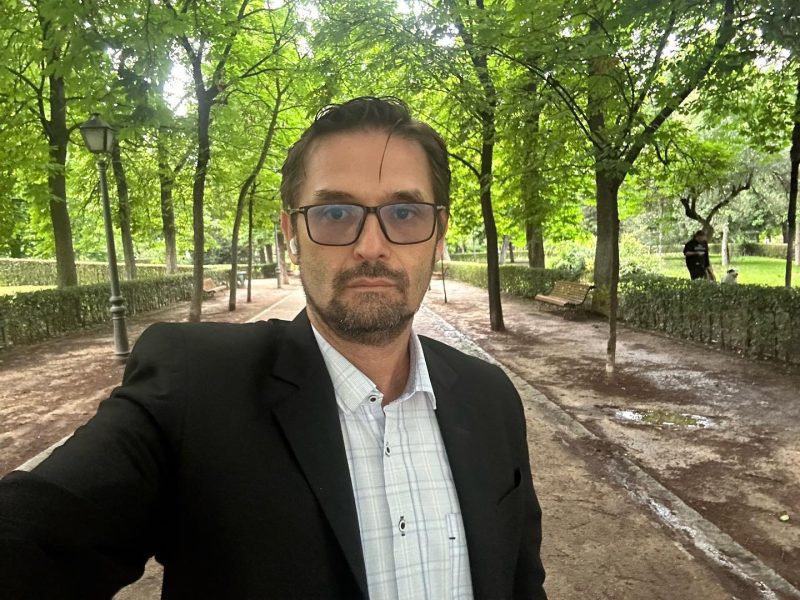 Periodista venezolano César Batiz recibirá Premio Knight 2025