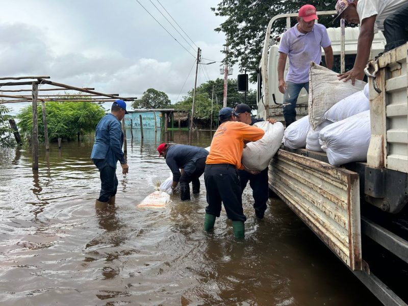 Casi mil personas están en refugios por fuertes lluvias en Amazonas