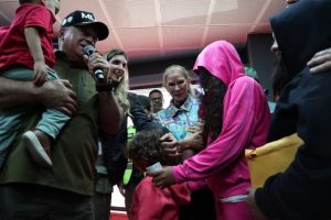 Llegan 251 venezolanos en vuelo de deportación desde Texas