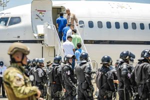 Gracias al liderazgo de @POTUS , diez estadounidenses que fueron detenidos en Venezuela están en camino a la libertad. Quiero agradecer a mi equipo en el @StateDept y especialmente al Presidente @nayibbukele por ayudar a asegurar un acuerdo para la liberación de todos nuestros detenidos estadounidenses, además de la liberación de los presos políticos venezolanos.