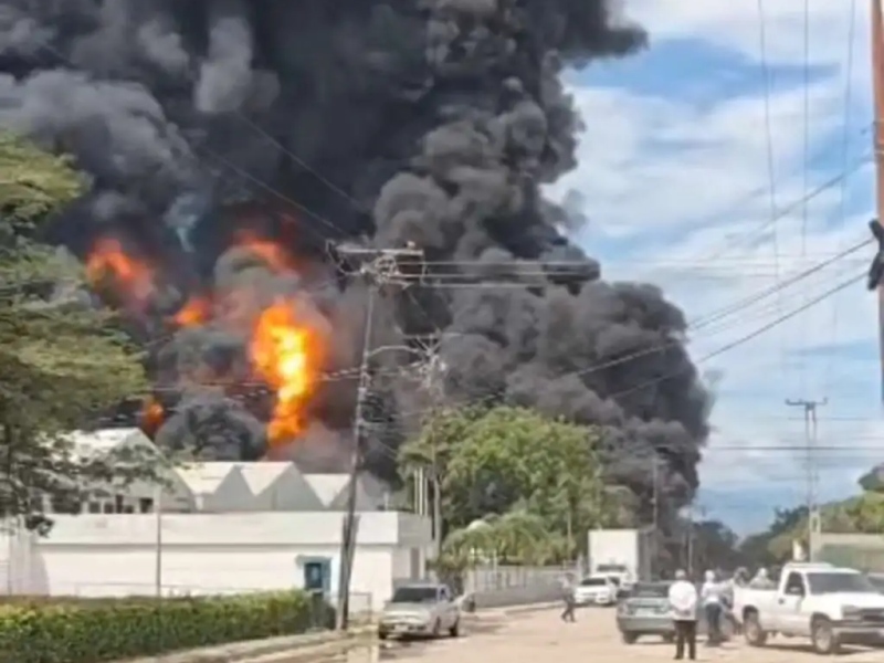 Incendio consume empresa de productos químicos en Carabobo